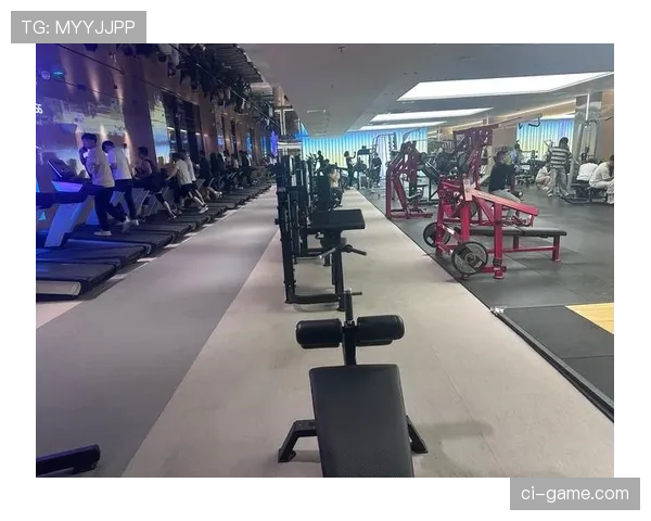 莱万每天凌晨四点起床吃有机牛排，健身房打卡比网红还勤