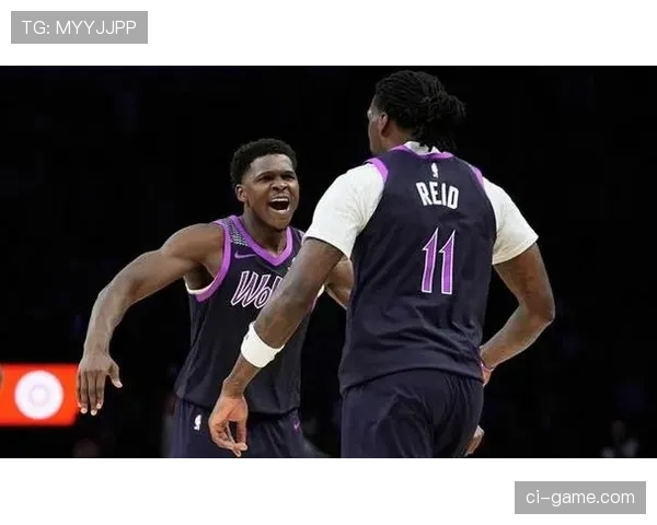 安东尼·爱德华兹突破拉开与队友差距 提升球队关键时刻得分效率